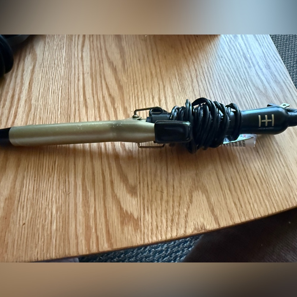 Gold and Black Hair Curler